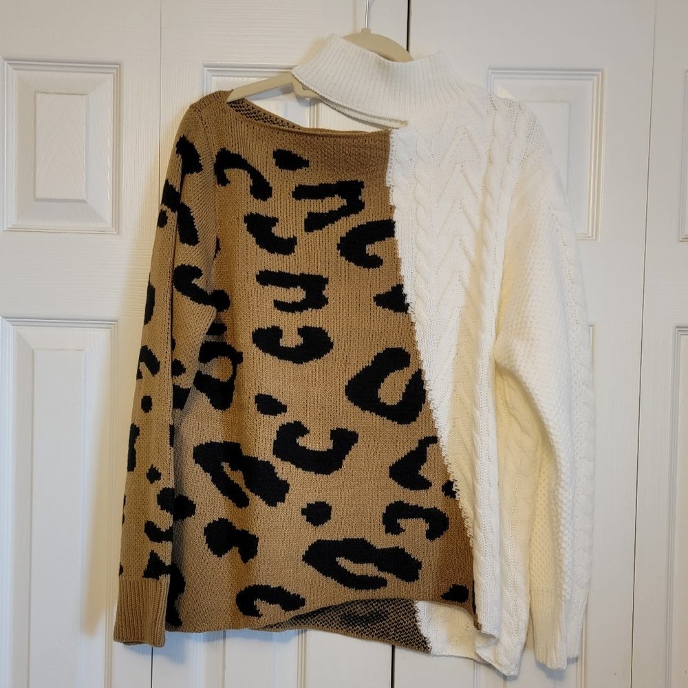 Mixed-media Leopard/Creamy Cable knit Sweater, Size L     (01)